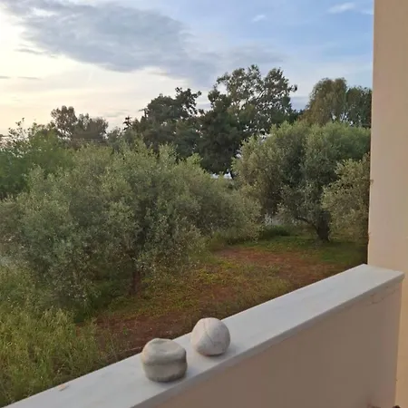 Aphrodite - Seafront Apartment, Melissi