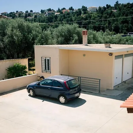 Aphrodite - Seafront Apartment, Melissi Апартаменты Мелисси