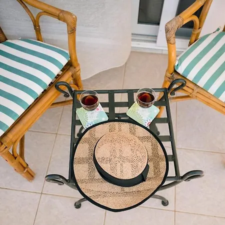 Апартаменты Aphrodite - Seafront Apartment, Melissi *