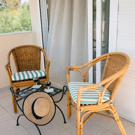 Aphrodite - Seafront Apartment, Melissi Апартаменты *